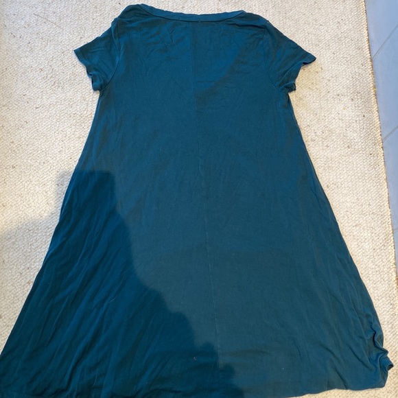 Simple dark green dress - Picture 3 of 3